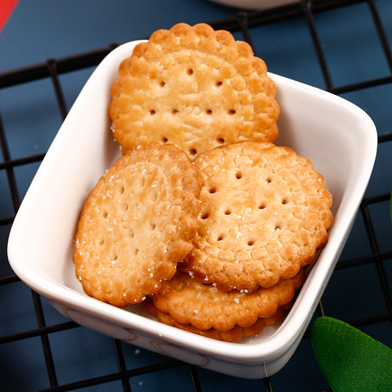 万士利网红日式小圆饼天日盐味薄脆饼干代餐粗粮奶盐味小饼干零食