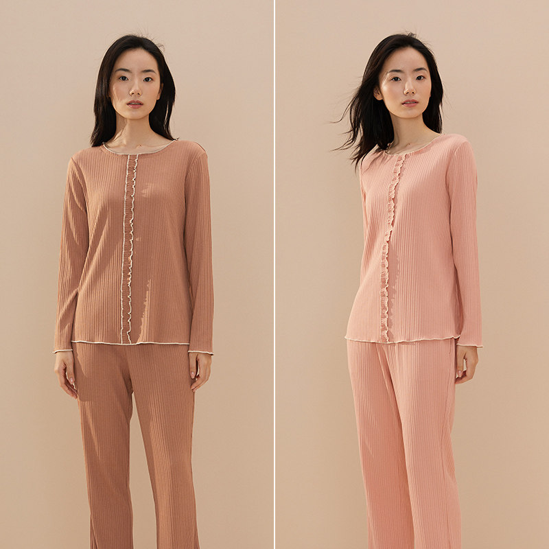 曼妮芬棉生活棉莫侧边插袋松紧腰头圆领长袖睡衣