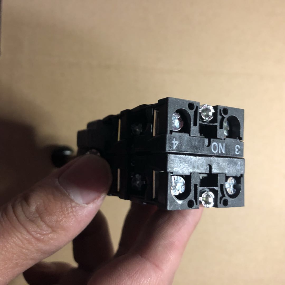 xd2pa24cr施耐德22mm自复十字开关pa12c两位自锁主令金属罐