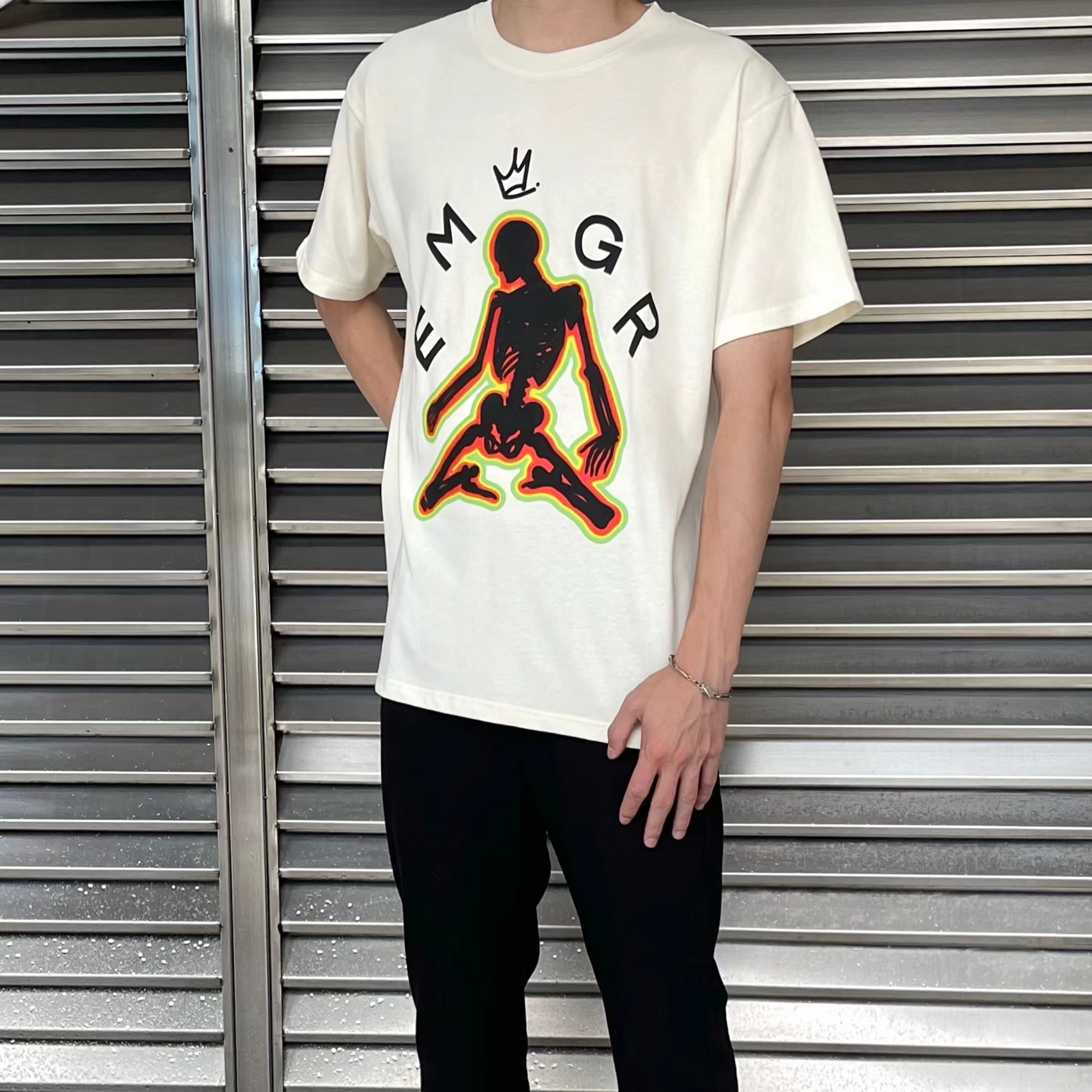 emotionalgarbageemgr2022ss涂鸦骷髅米白发泡短袖无性别t恤