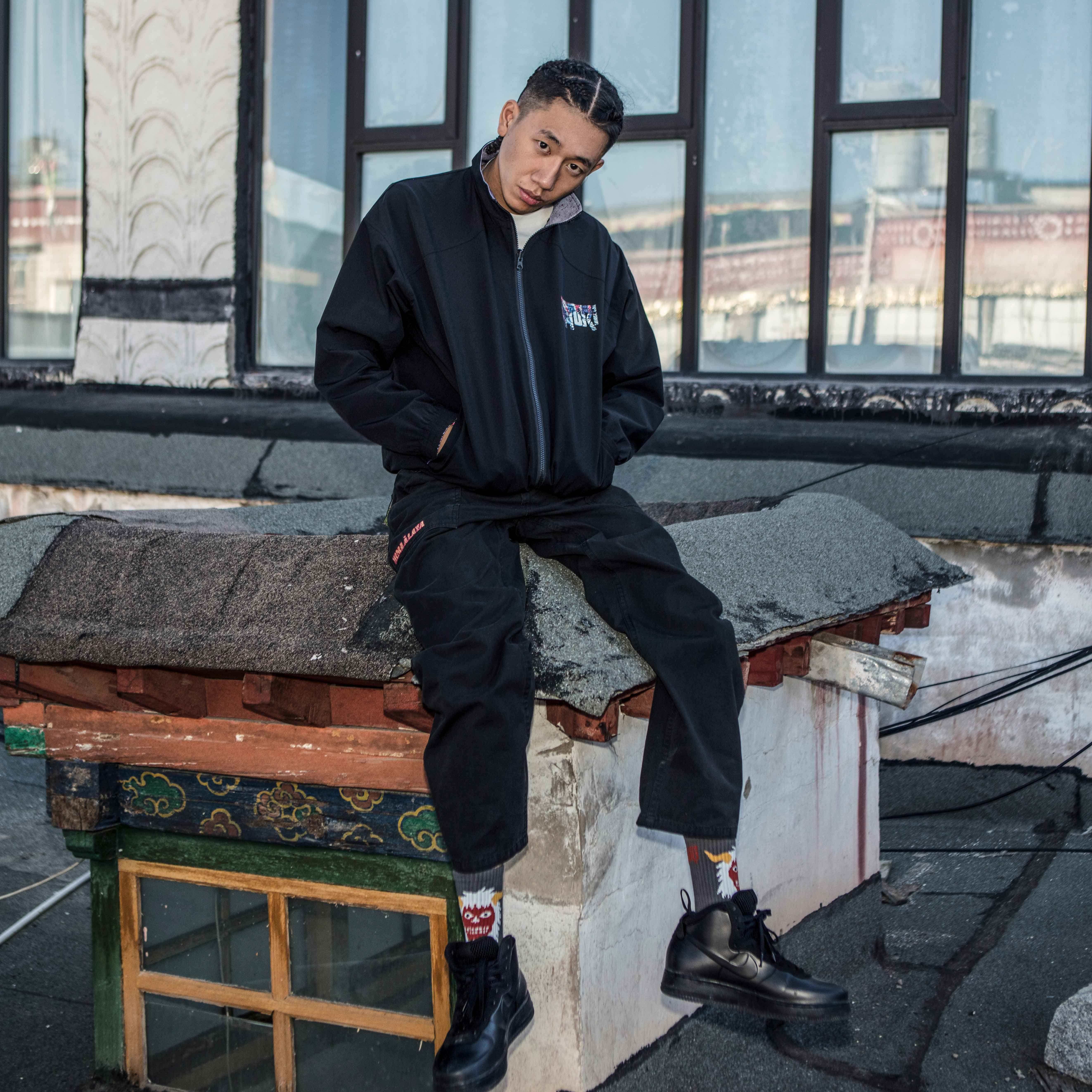 圣山服饰 原创艺术家fansack合作款涂鸦风格运动两穿双面夹克外套