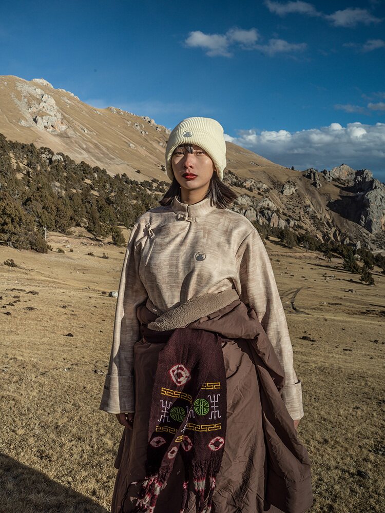 圣山秋冬设计师刺绣新刺绣复古服饰衬衫藏式仿皮衬衫