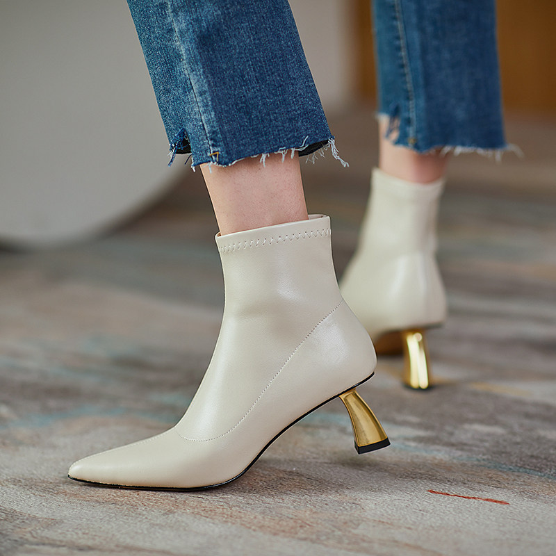 2020新款法式尖头金属猫跟弹力短靴女夏白色时装靴