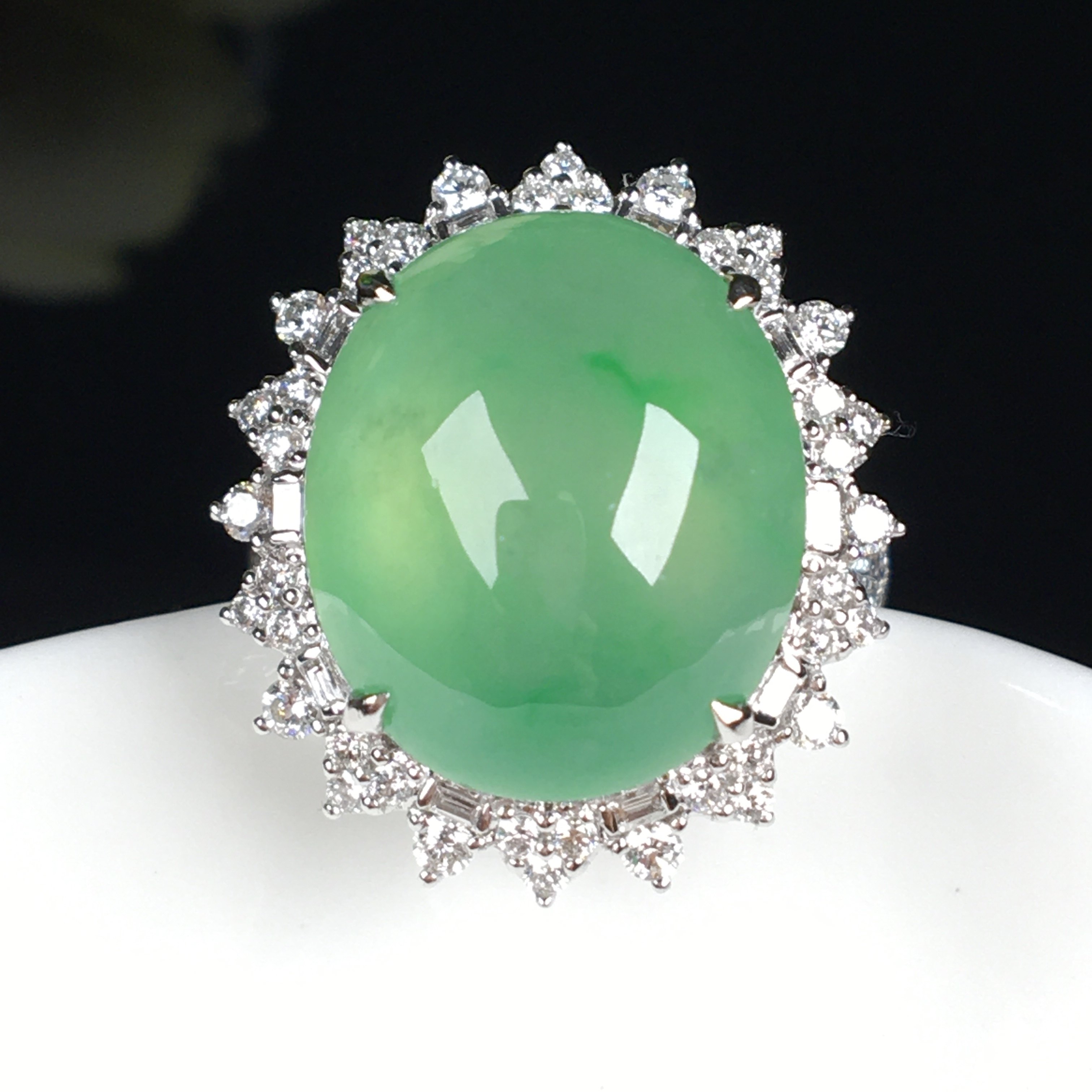 戒指镶嵌金镶嵌18k鸽子蛋临门翡翠阳绿美好温润手饰