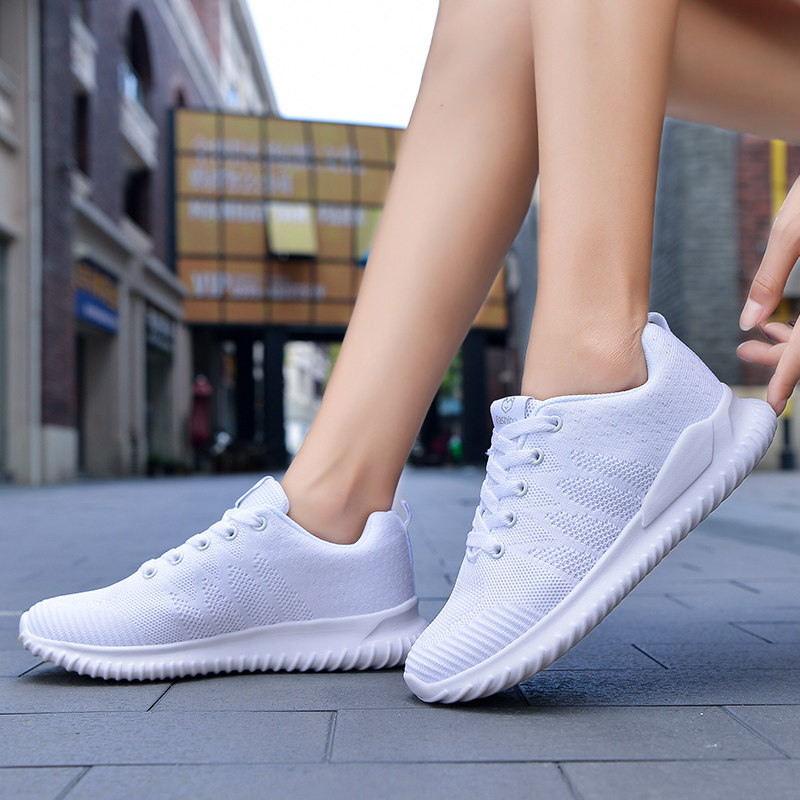夏季组团跳舞小白鞋广场舞妈妈轻便软底白色运动鞋布鞋