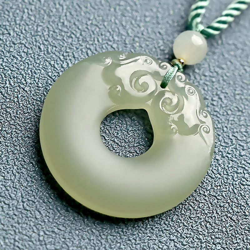 天然和田双龙护主吊坠转运平安扣仿古圆形玉佩项坠