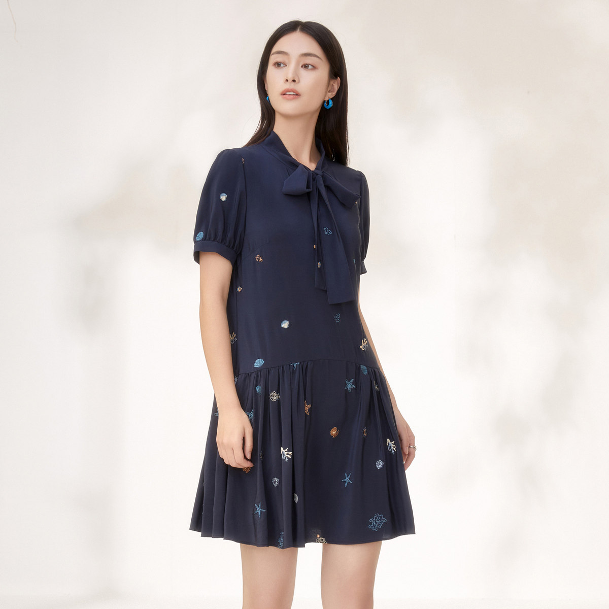 vgrass维格娜丝2022夏季新款飘带带领真丝桑蚕蚕丝连衣裙