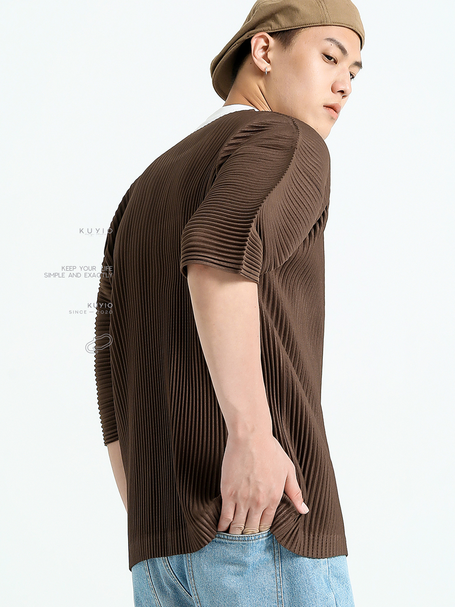 KUYIOU/一生褶   手工三次压褶皱宅男士落肩五分半袖圆领T恤JK115