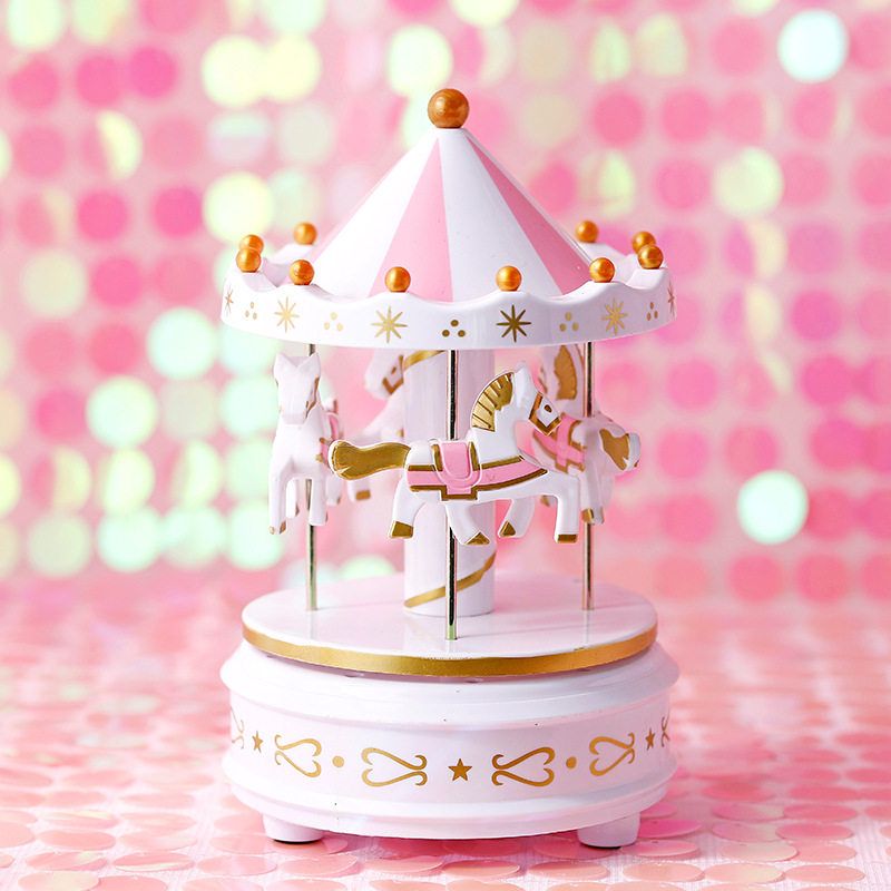 旋转木马八音盒蛋糕摆件女孩生日礼物粉色可发发光音乐盒