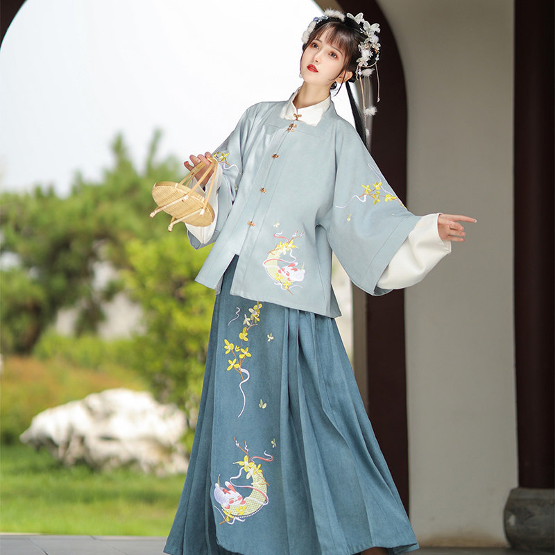 中国国风古装汉服女秋冬季齐腰襦裙全套明制方对襟汉服