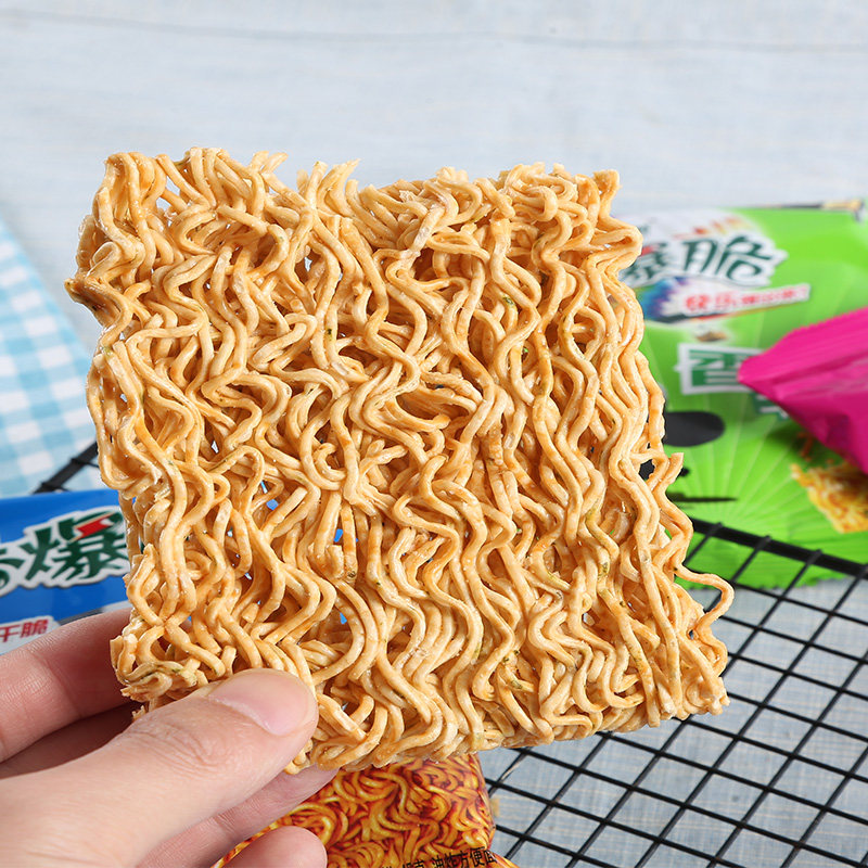香爆脆干脆面整箱装45g*30大包混合康师傅干吃面方便即食怀旧零食