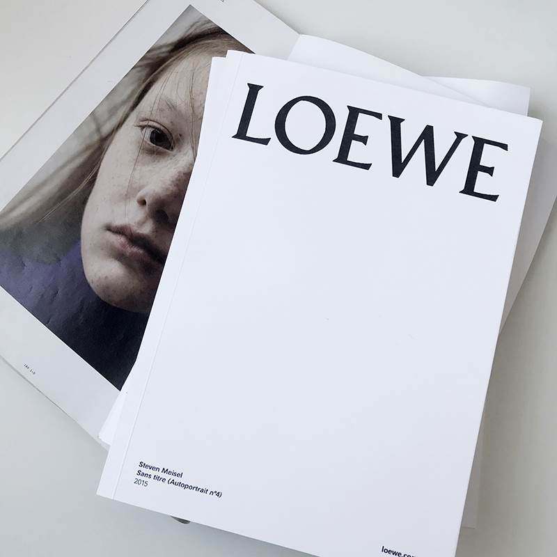 loewe仿真杂志ins拍摄道具拍照摆件笔记笔记本摆件