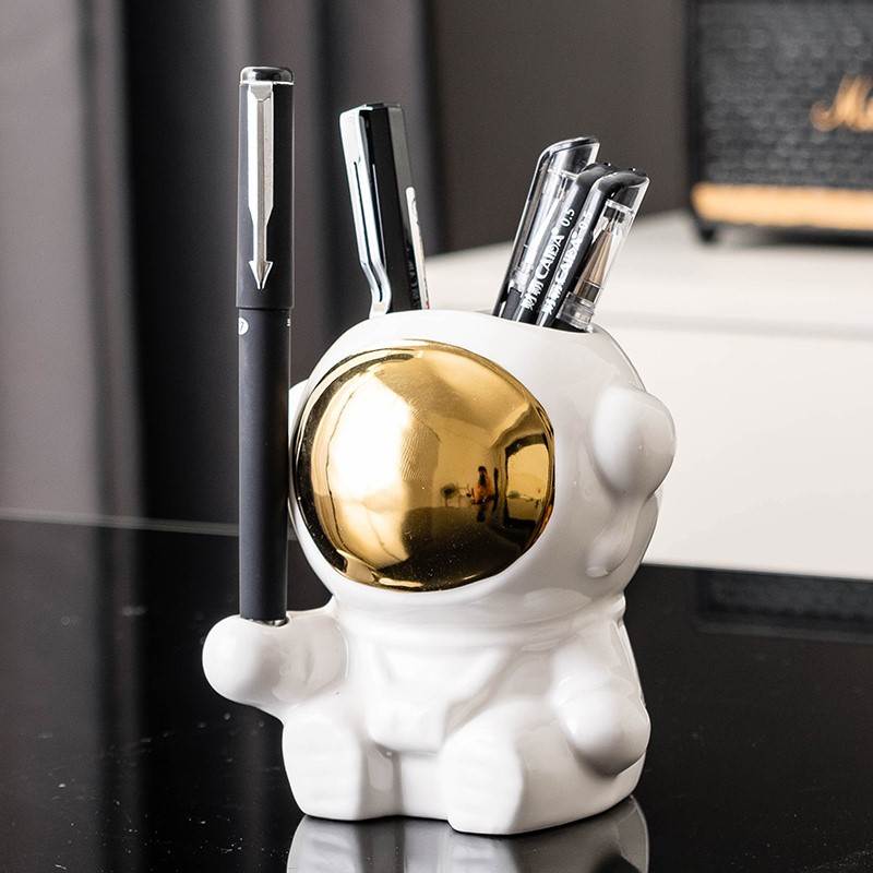 笔筒高级可爱超萌桌上办公桌摆件男士高档网红摆件