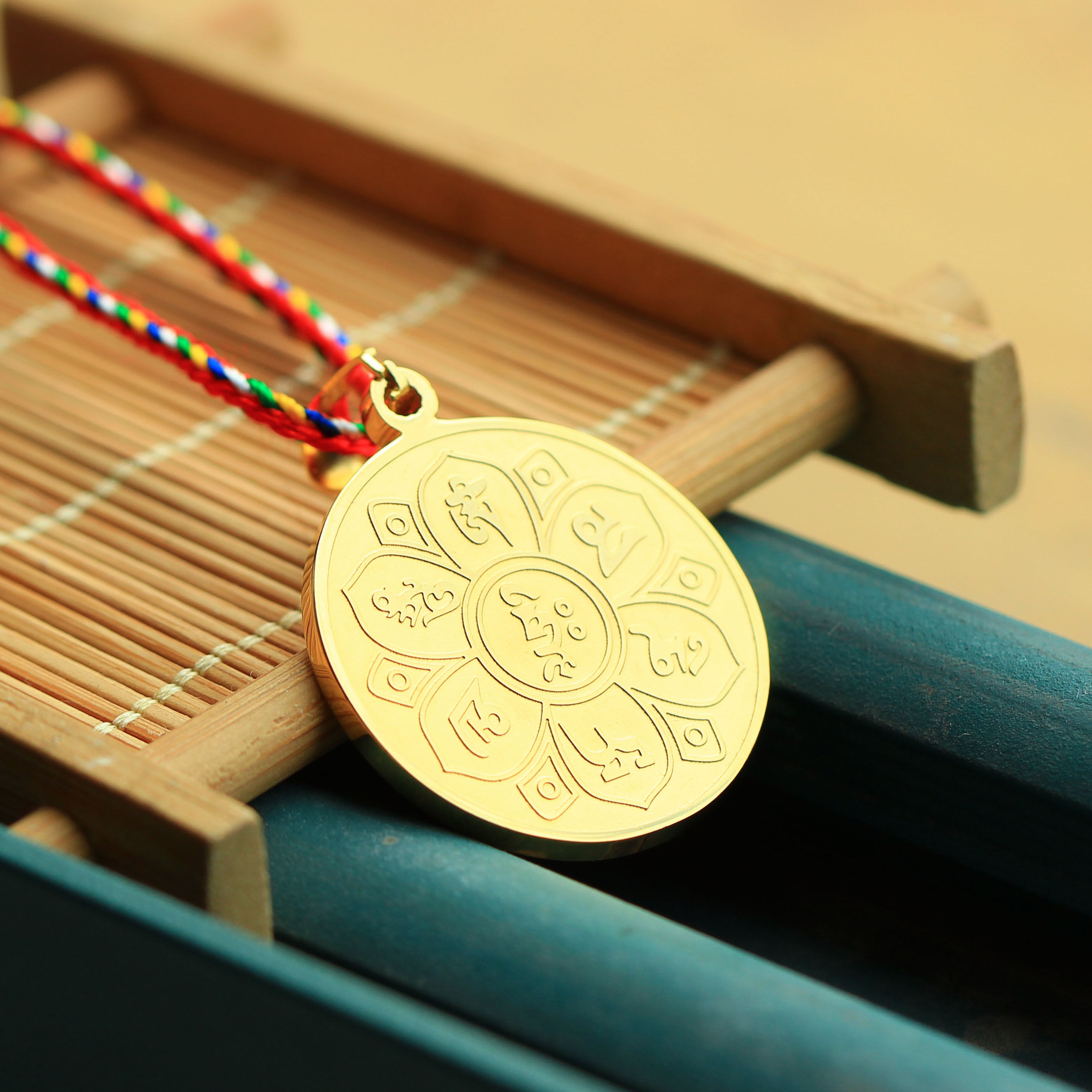 钛钢护身符平安男女招财咒辟楞严大明梵文吊坠项坠