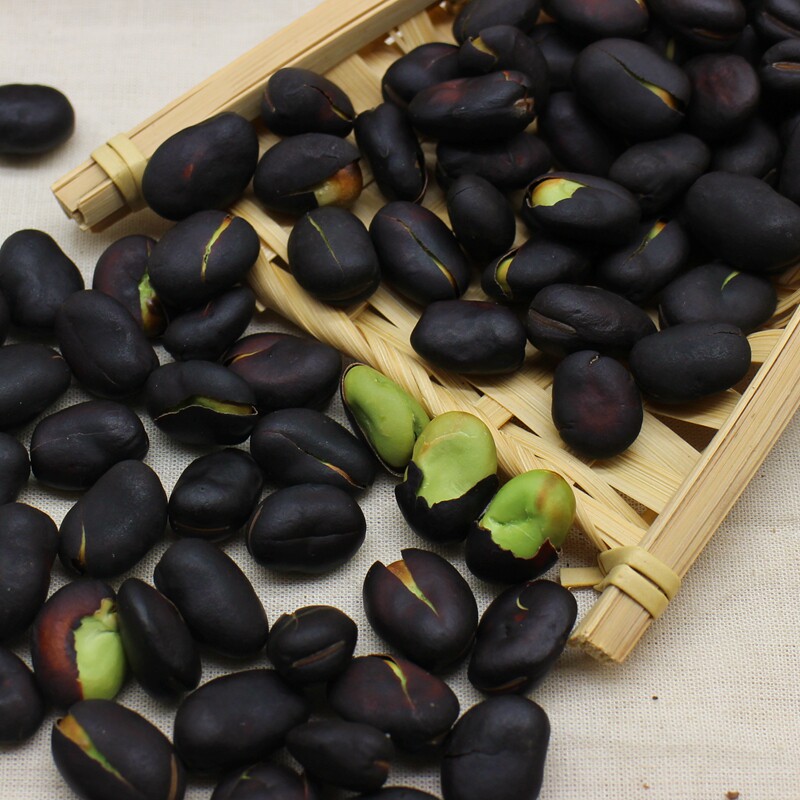 云南保山黑皮炭烧绿心蚕豆原味干炒铁板火烧豆类制品