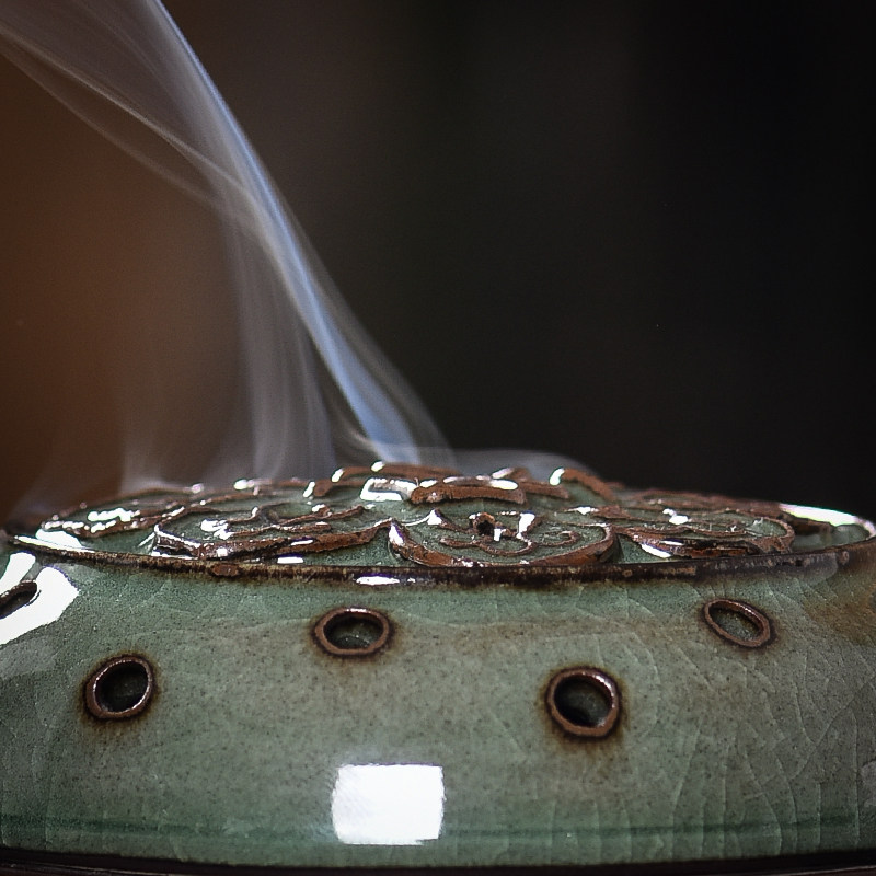 龙泉手工雕刻中式香薰陶瓷古朴禅意铁胎香炉塔香薰炉