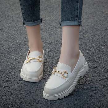 2024 ໃໝ່ Loafers Spring and Autumn Style British Retro Small Gold Buckle Round Toe PVC Soft Sole Slip-On Women's Shoes