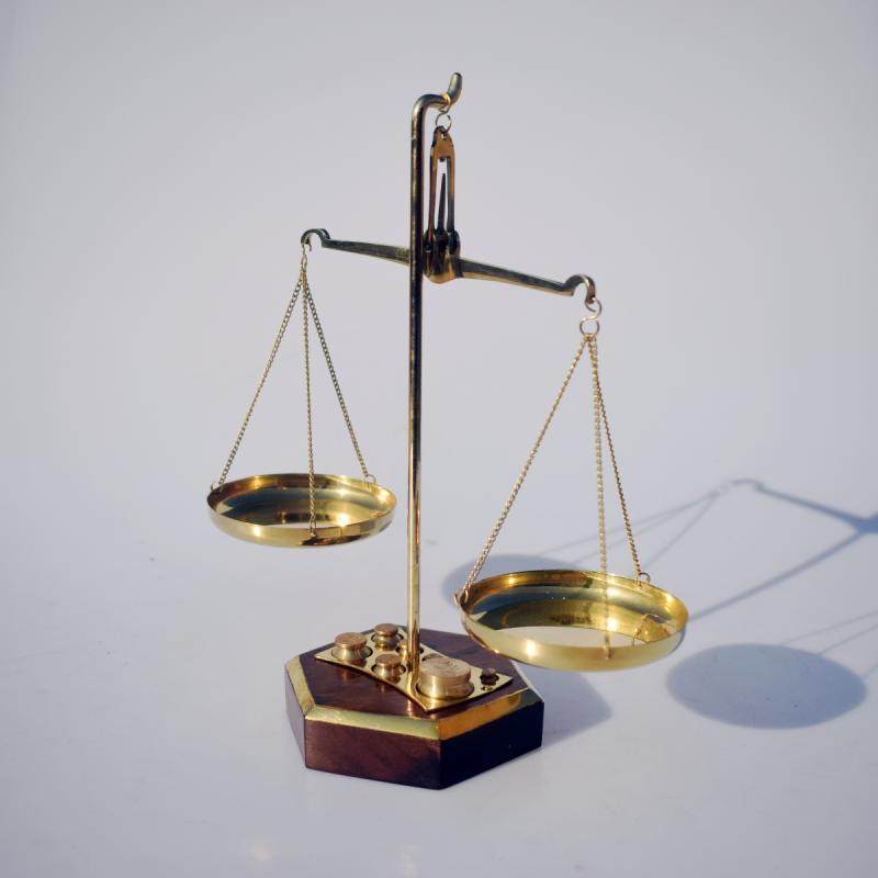 首页 下载app                          天平摆件法院装饰公平秤主持