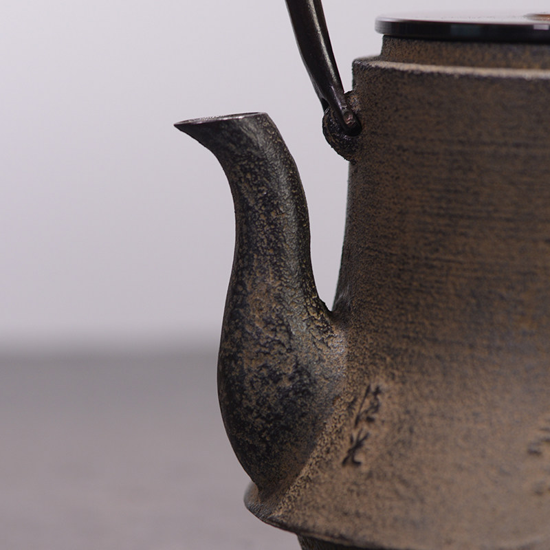 清光日本铁壶原装进口煮茶烧水富士形松生铁佐藤茶壶