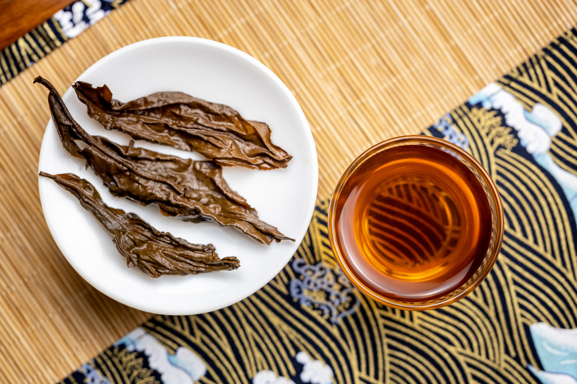 云南邦东古树红茶茶饼357g普洱茶元旦春节礼品普洱