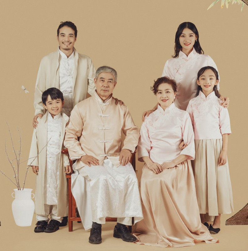 影楼全家福中国风亲子照主题摄影服装时尚韩版一家四口拍照礼服售