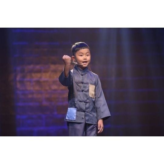 抗日英雄小萝卜头衣服演出服民国卖报报童穷苦百姓儿童演出服