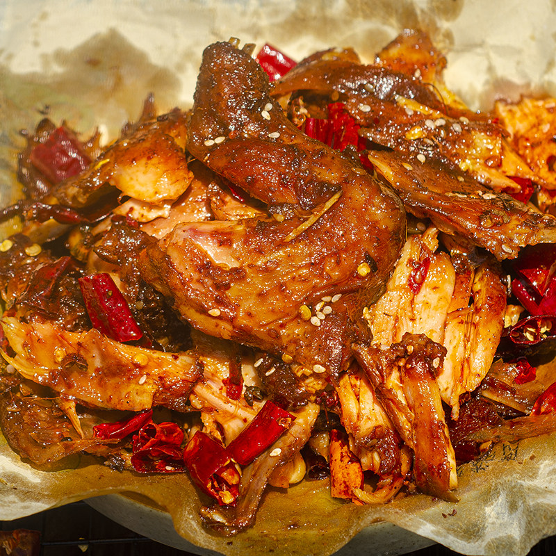 四川麻辣辣手撕烤兔整只冷吃兔肉成都特产即食兔肉干