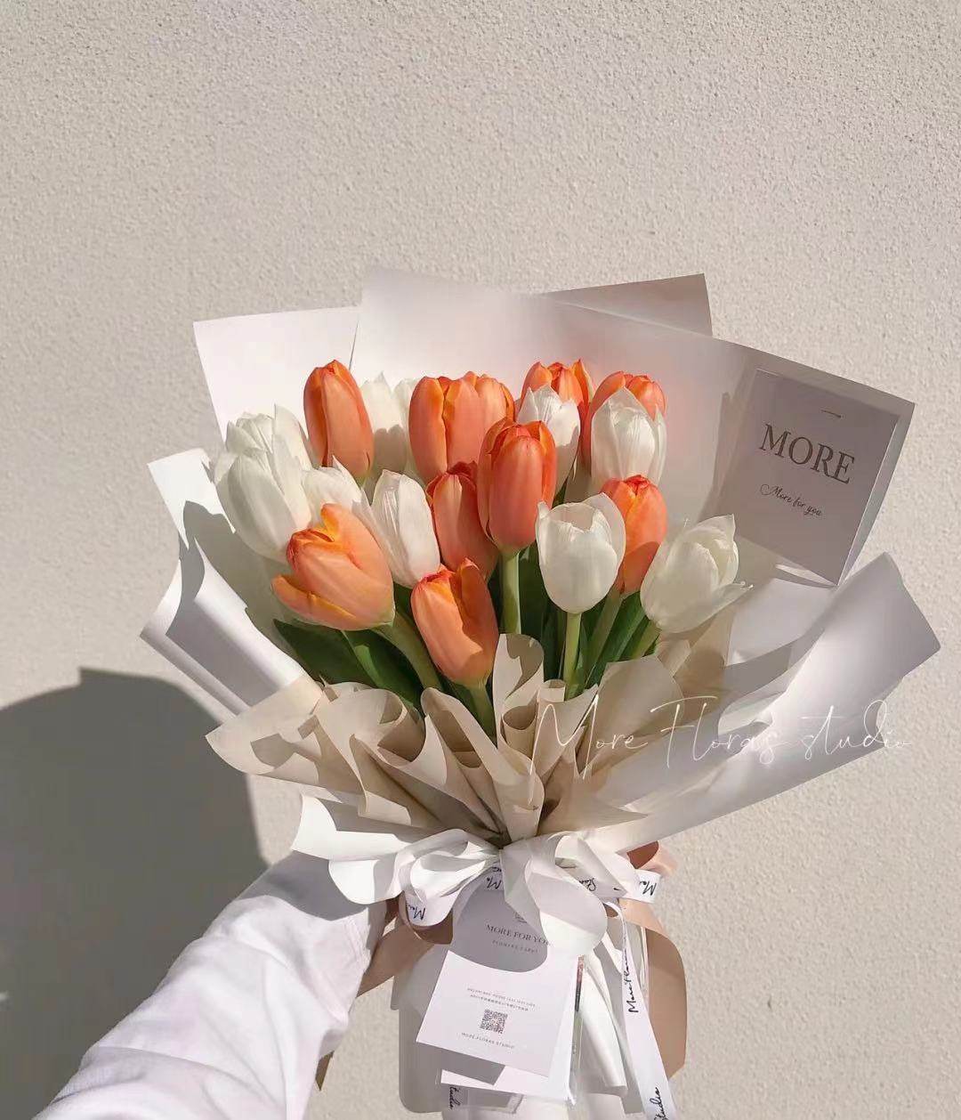 简约新娘手捧花郁金香结婚仿真花束韩式婚纱摄影道具领证手拿花
