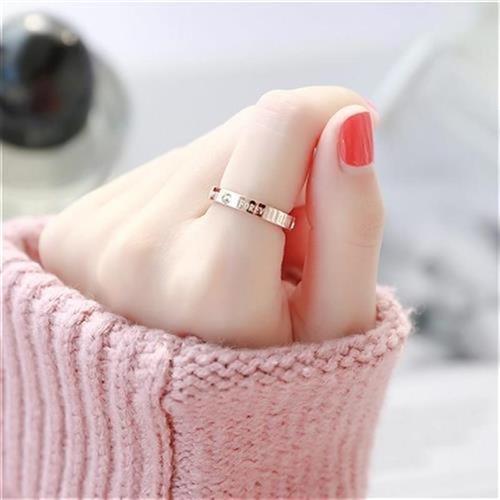 2021个性潮人戒指母女文字韩版简食指小指钻英戒指