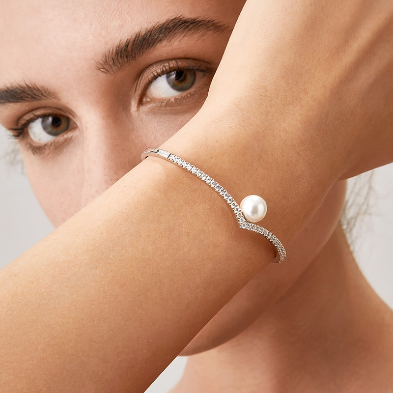 直营helas赫拉倒影akoya海水珍珠18k金v形排钻珍珠手镯项链