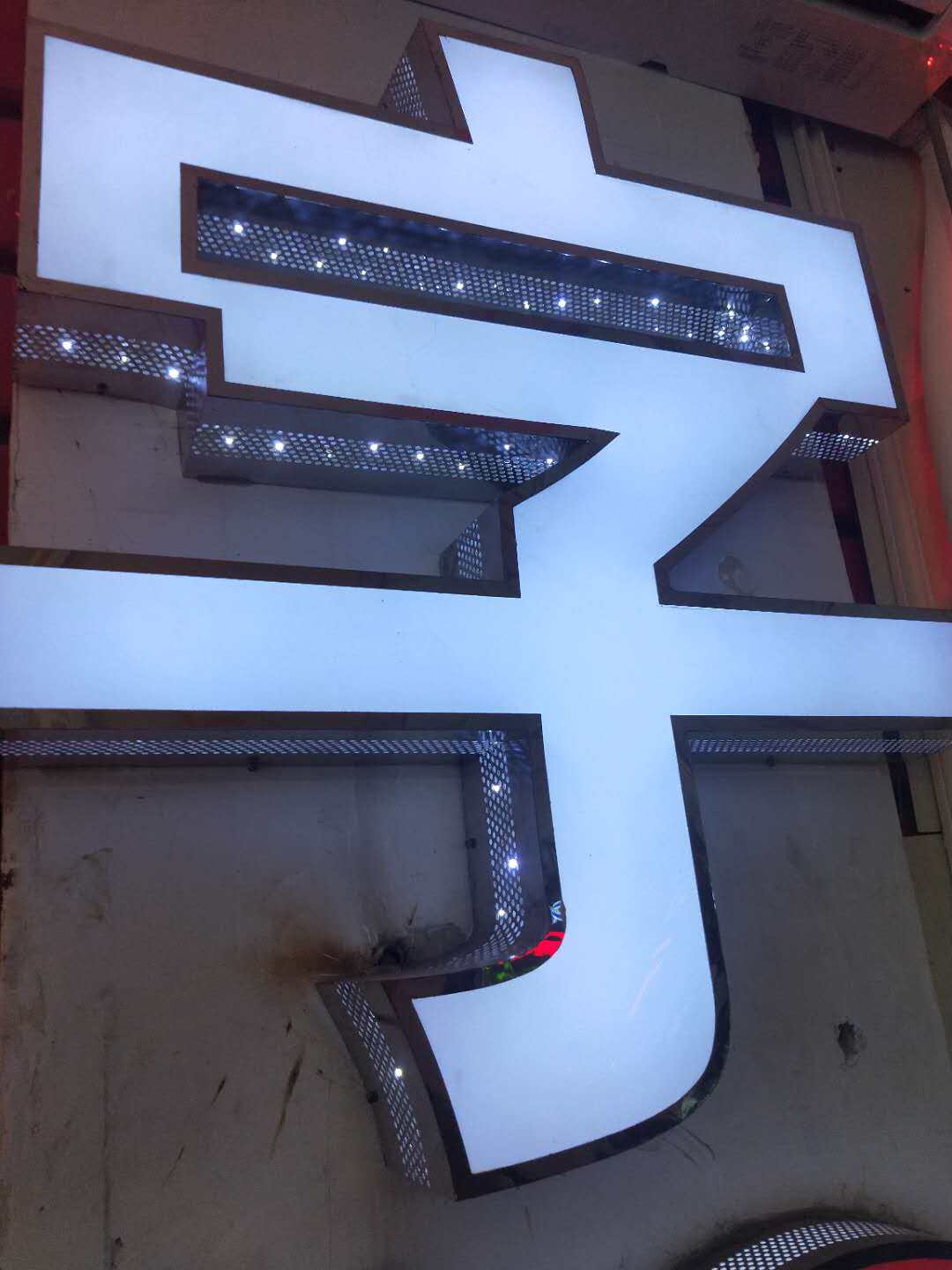 扣板彩钢c84门头招牌板条广告牌扣条长条钢板扣板模块