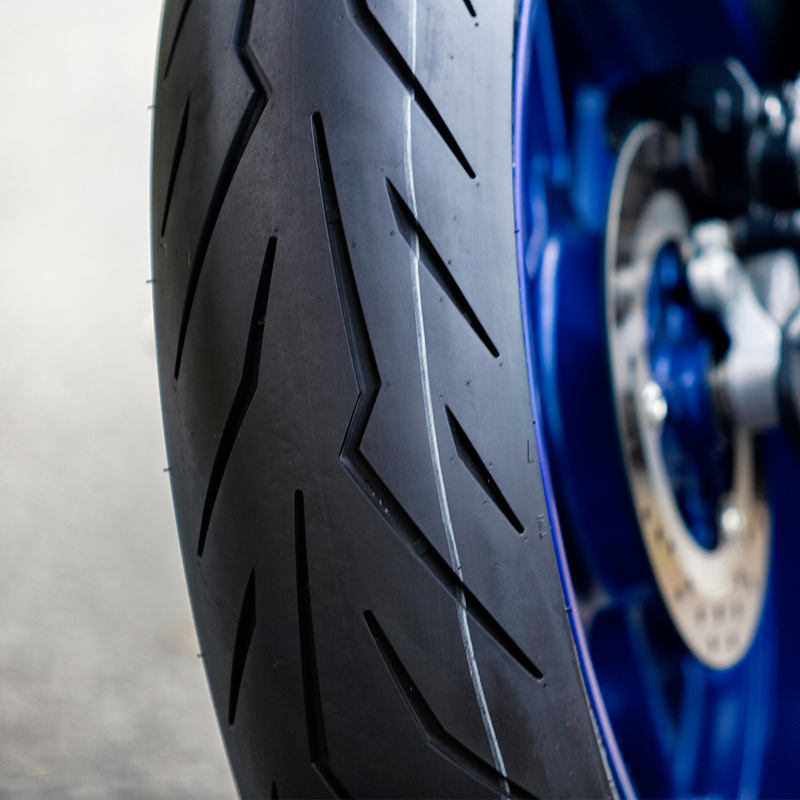 倍耐力小红红魔摩托车热熔轮胎1001108017寸摩托车轮胎