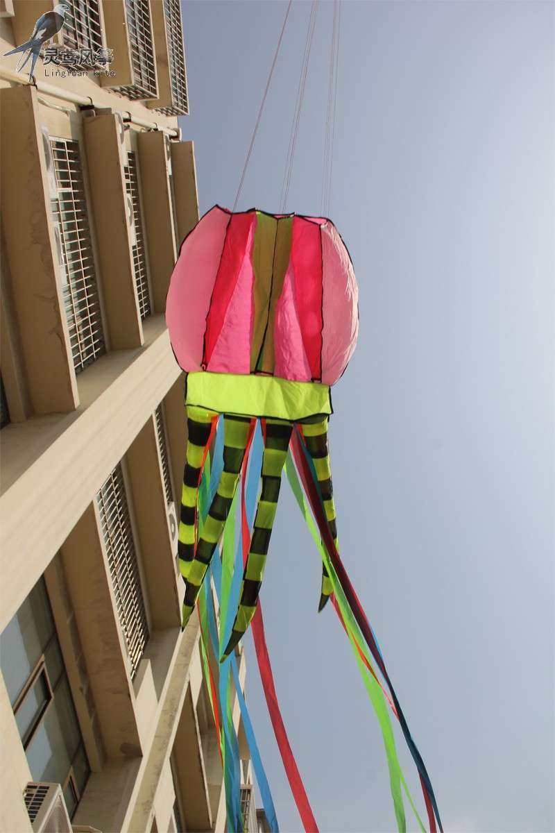 风筝潍坊灵鸢力华软体水母卡通好飞便携风筝