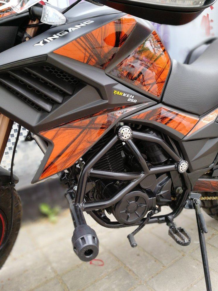 适用于银钢铁拳摩托车保险杠yg2502x竞技杠黑红色防摔摩托车保险杠