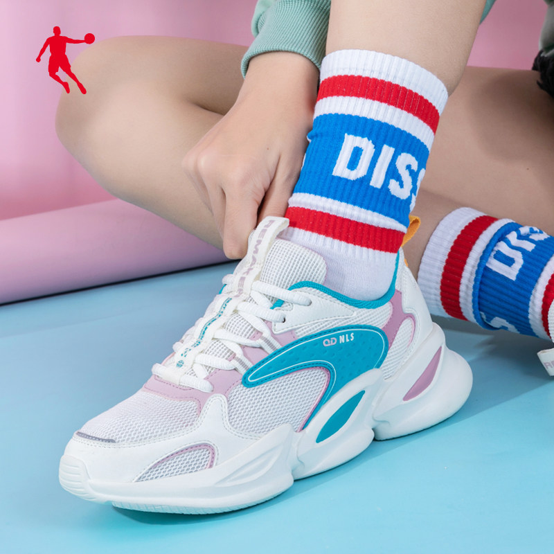 乔丹女鞋减震跑步轻便2021夏季网面透气情侣跑步鞋