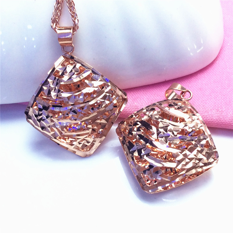 俄罗斯紫金14k玫瑰方形素金吊坠简约百搭2019年颈饰