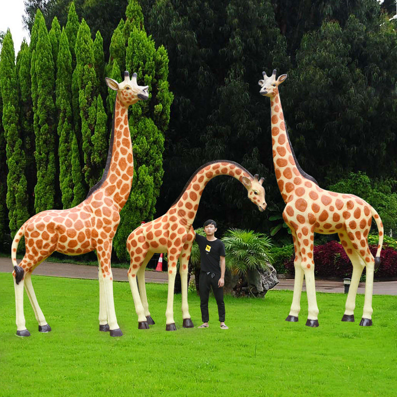 户外玻璃钢雕塑大型仿真长颈鹿园林景观动物公园草坪户外