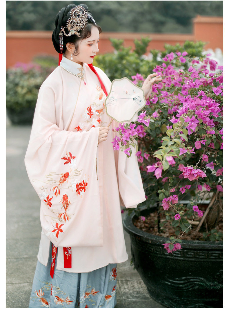 立领泗水秋冬汉服长袄斜襟刺绣现货锦鲤品明汉服