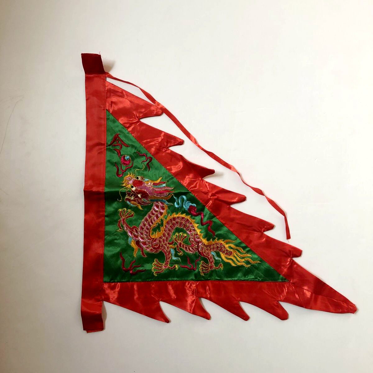 18寸三角龙旗五方五行风景旗手手提旗子绸缎刺绣