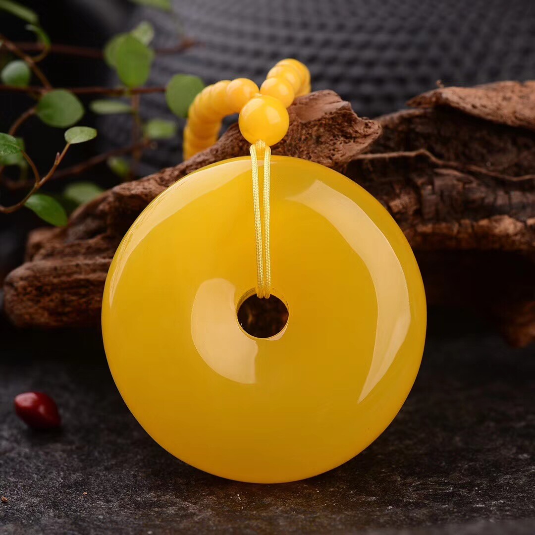 波罗地海鸡油黄蜜蜡,平安扣吊坠,蜡质饱满!搭配个性蜜蜡项链!