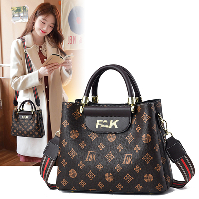 40岁女人单肩斜挎包中青年洋气五十少妇手提包通用款女包