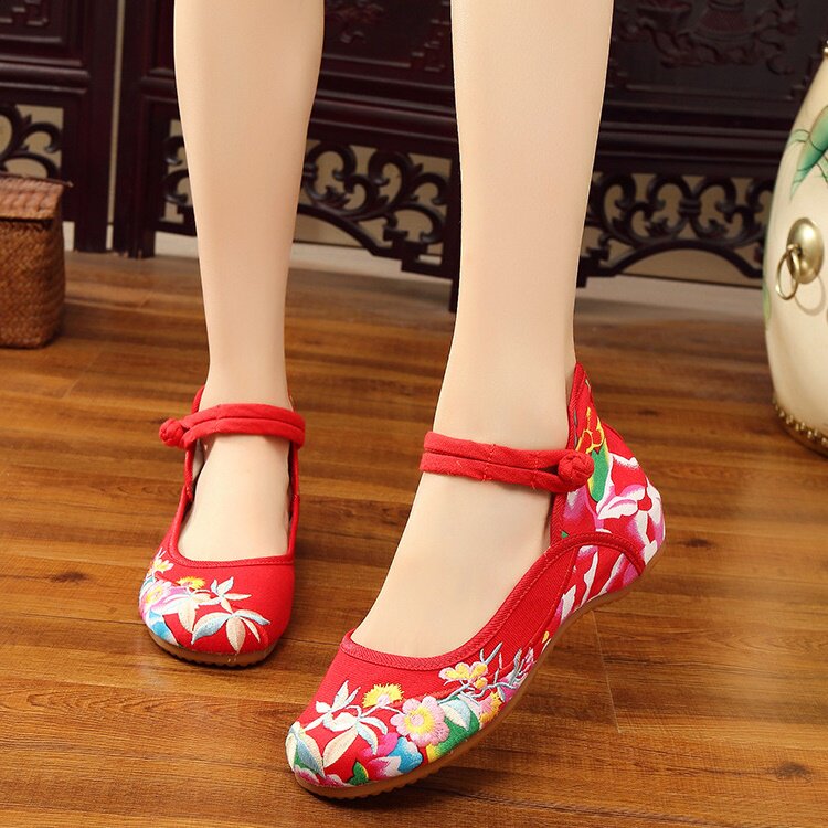 时尚女士绣花鞋中国古风汉服古装搭配布鞋春秋布鞋