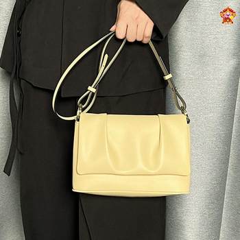 Bags 2023 ໃຫມ່ Summer Niche ການອອກແບບແມ່ຍິງນັກສຶກສາ Cloud Bag Versatile Shoulder Crossbody Bag Chain Women's Bag