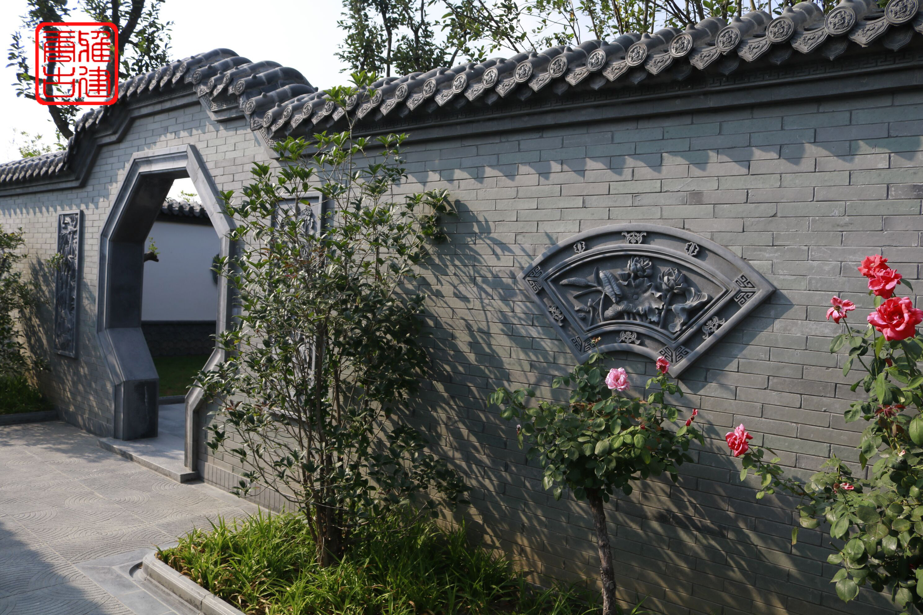 唐雅古建中式仿古砖雕影壁墙画庭院青砖围墙装饰浮雕扇形梅兰竹菊
