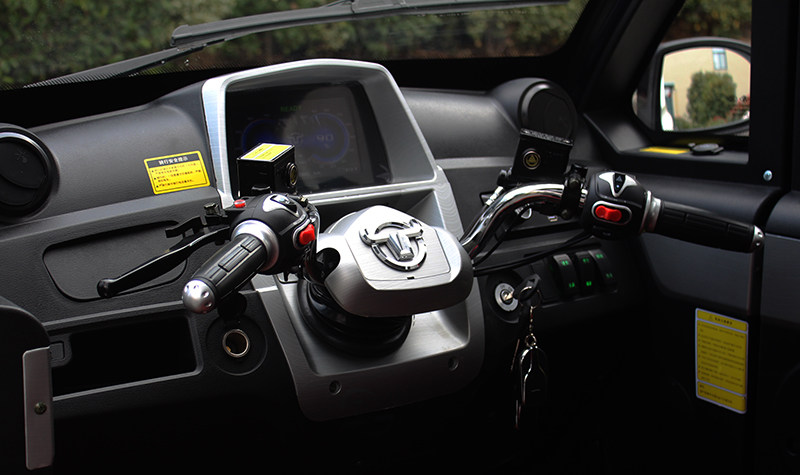 电动车电瓶四轮低速老年代步女士全封闭暖气东威q5方向把式新能源