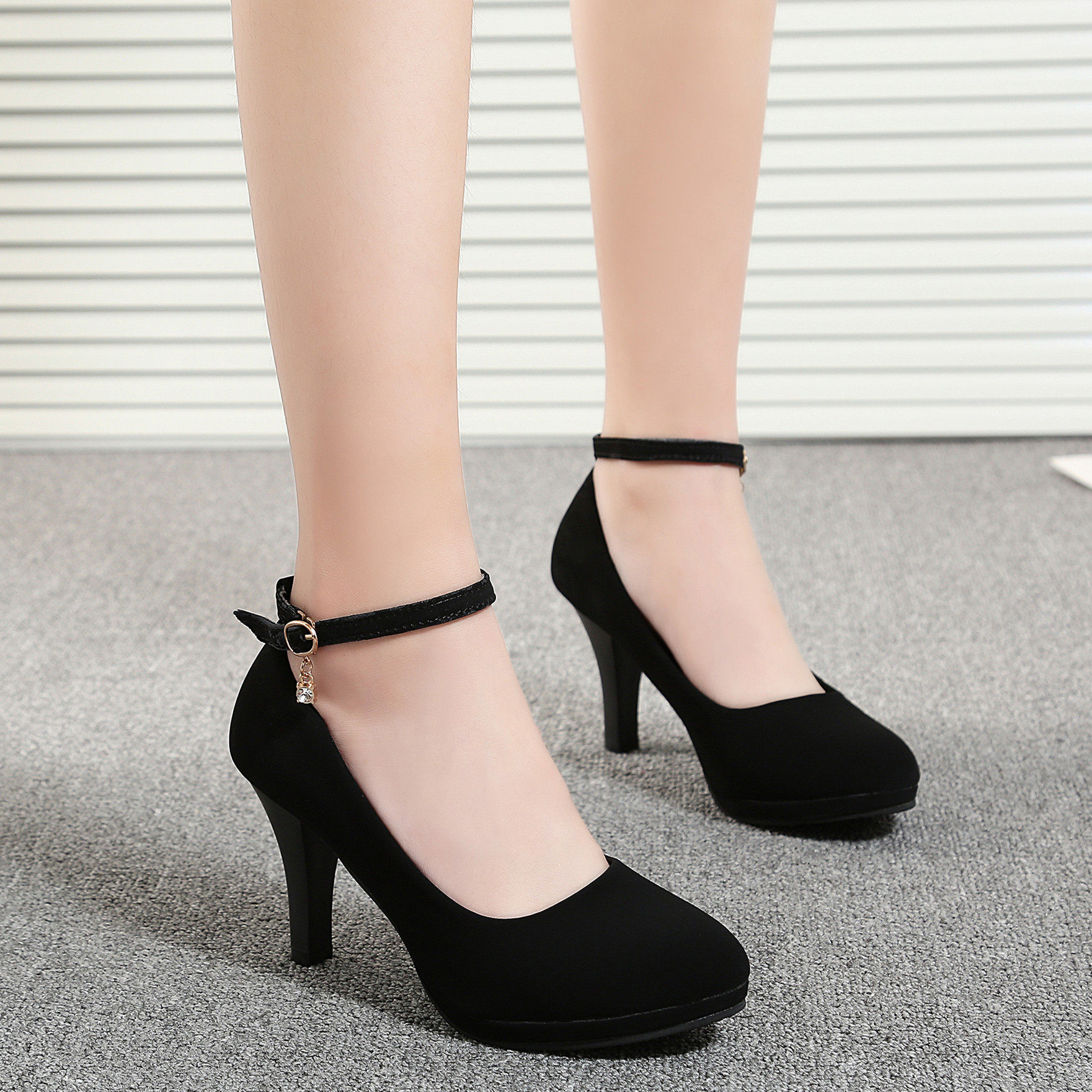 黑色防水高跟鞋2020一字扣带绒面工作鞋圆头礼仪单鞋