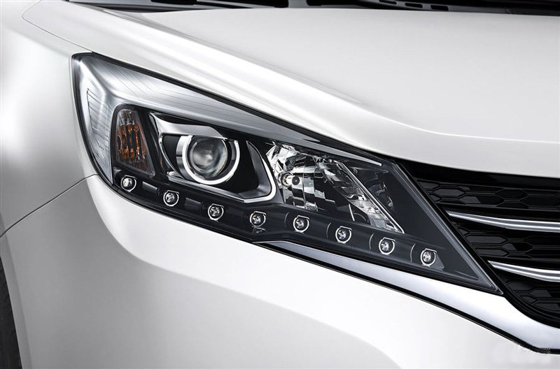 适用于众泰z300新世界前大灯总成z300前大灯z300远近光灯大灯罩