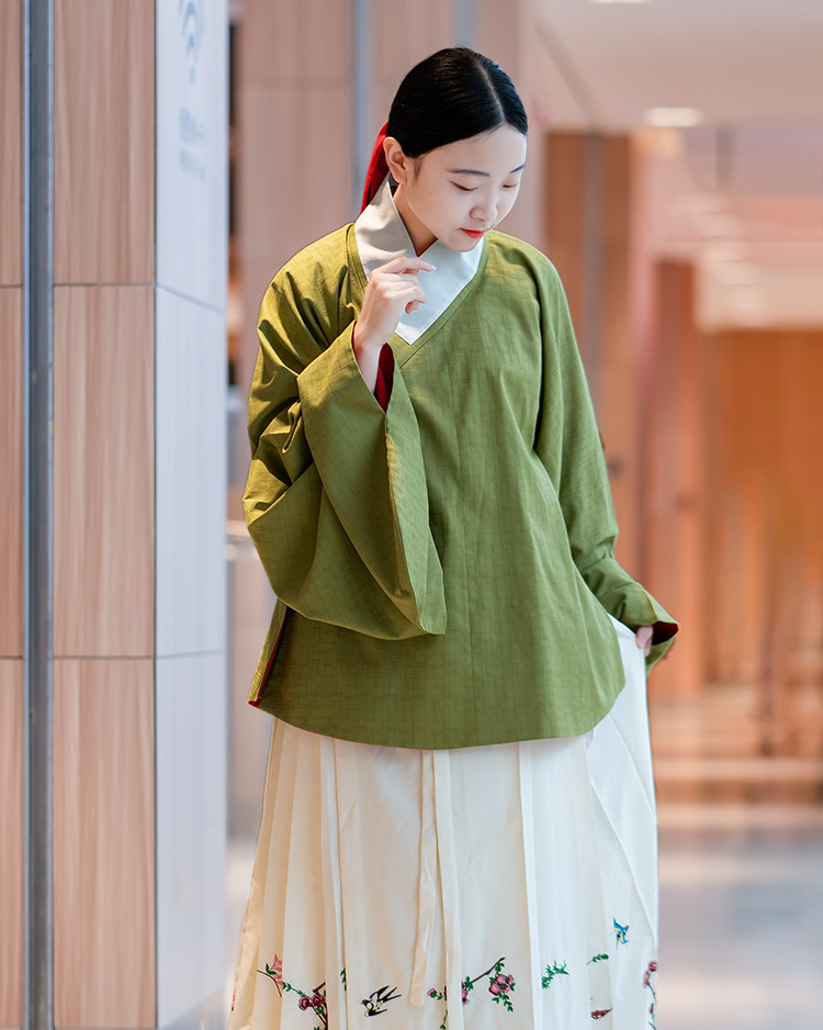 豆沙汉服明制女款交领短袄绿豆红豆松塔汉服