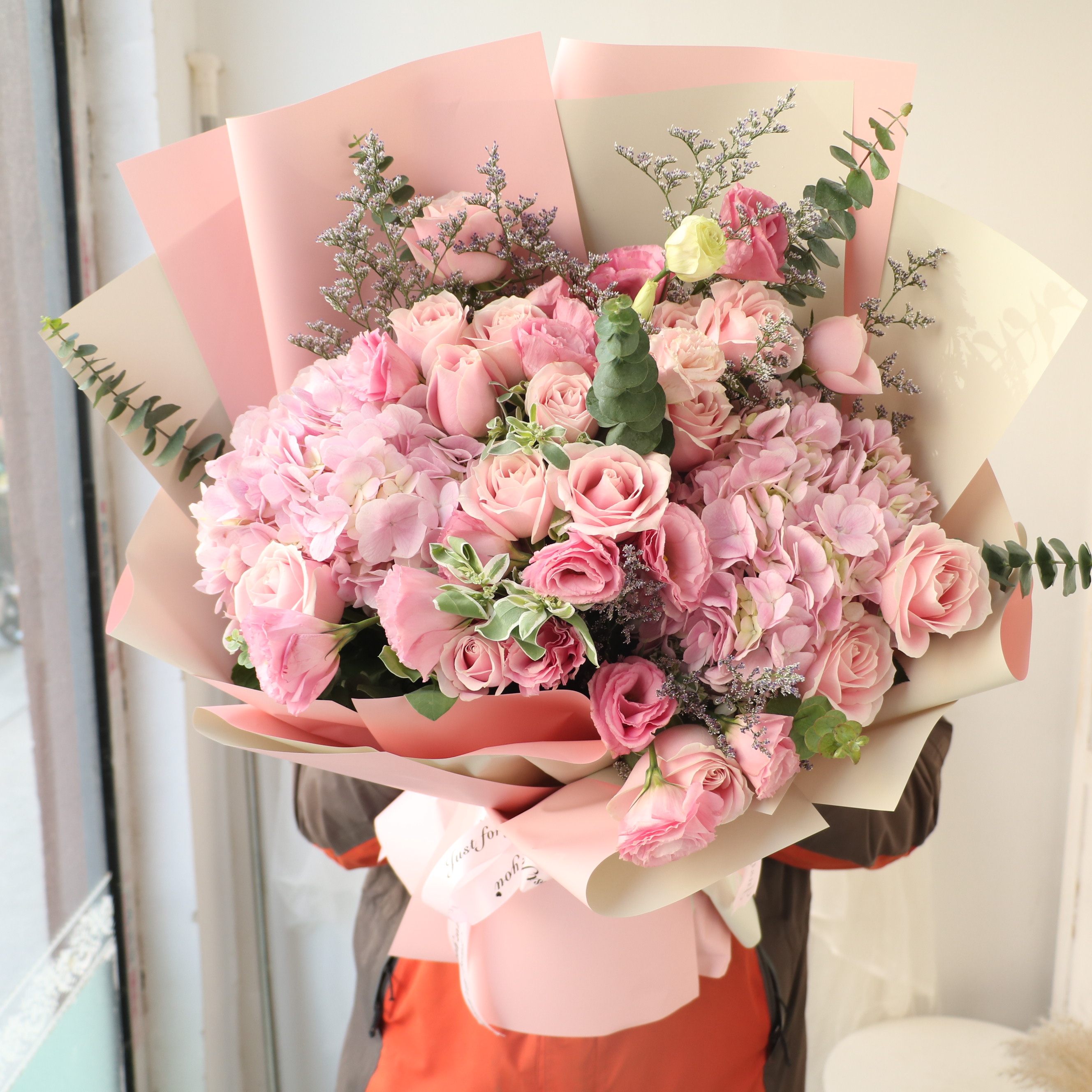 马蹄莲大飞飞燕熊抱花束向日葵北京鲜花速递同城天津鲜花速递同城