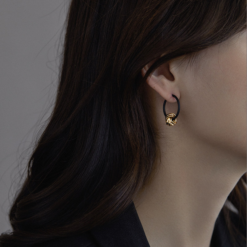 黑色耳圈气质韩国网红耳环2021年新款耳饰简约耳环